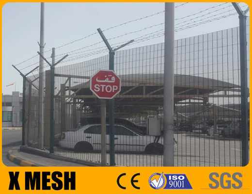 3.5mm Wire Anti Climb Mesh Fence 3,5m High Include Top Y Arm e filo spinato per il parcheggio